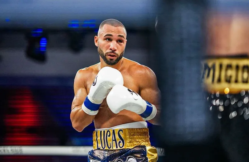 Lucas Bahdi se enfrenta a Floyd Schofield por el mundial de la AMB el 10 de octubre