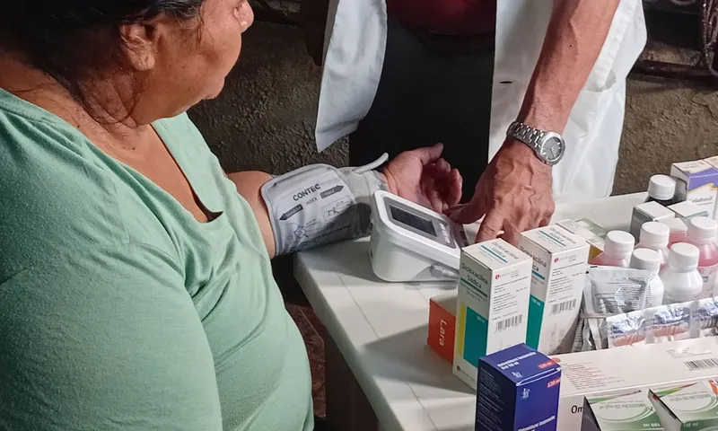 Feria de salud lleva atención médica gratuita a familias del Distrito II