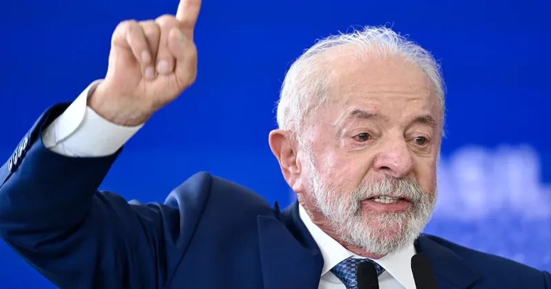 Lula amplía su ventaja sobre Flávio Bolsonaro a tres meses de las elecciones en Brasil