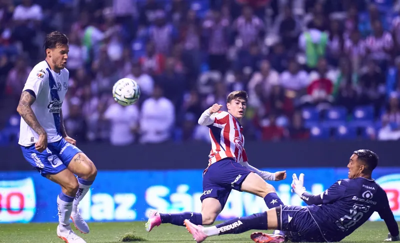 Puebla y Chivas, empate justo con todo y lluvia