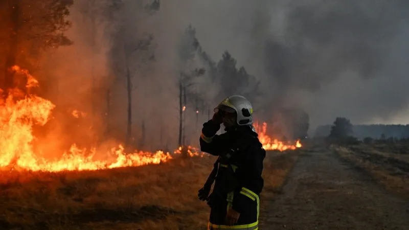 Francia detiene a 402 personas por incendios forestales