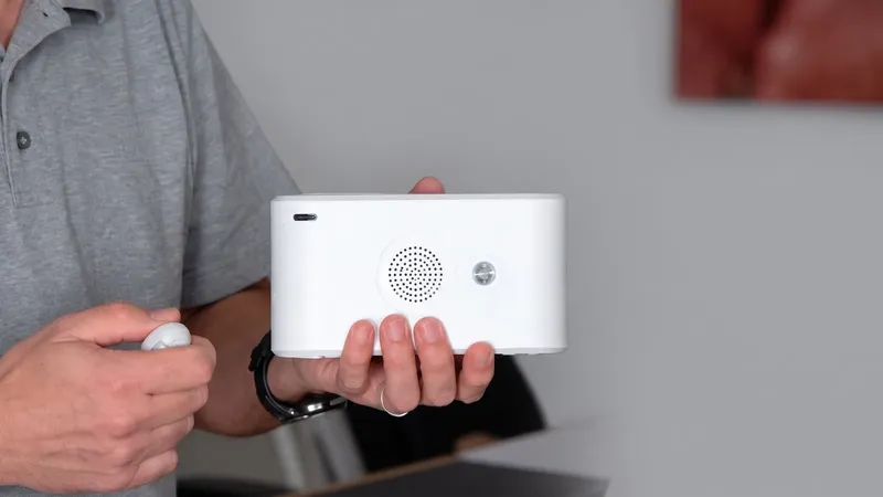 La nueva teleasistencia de Madrid: así es la potente tecnología que cuidará de nuestros mayores incluso antes de que tengan una emergencia