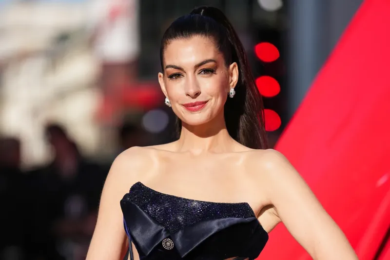 Anne Hathaway reveló que estuvo ciega de un ojo durante 10 años