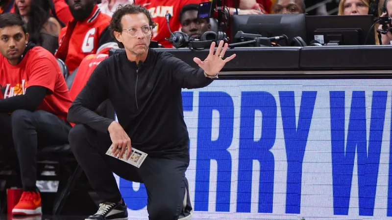 Los Atlanta Hawks blindan a Quin Snyder
