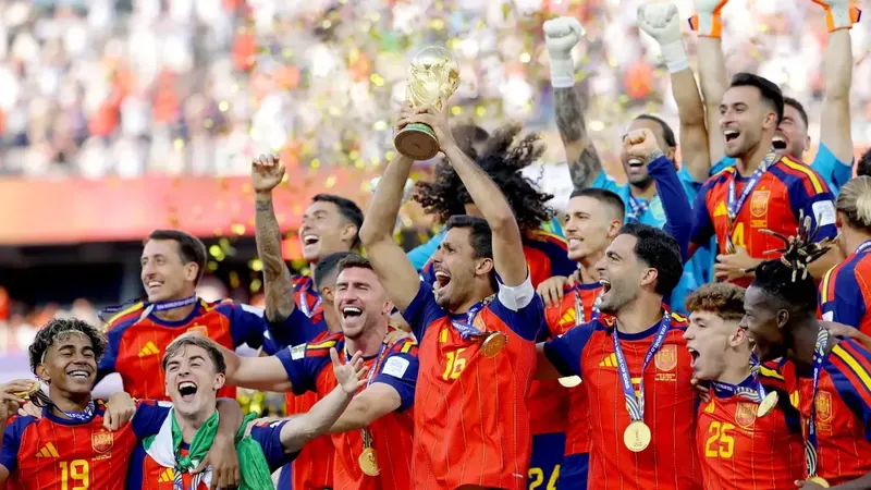 El mundo se rinde a España: "La selección más grande del siglo XXI"