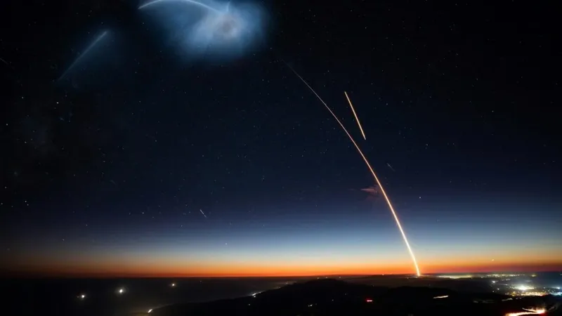 SpaceX quemó 260 satélites Starlink en la atmósfera en seis meses y los científicos detectaron el problema: no quedan fragmentos, pero sí 30 kilos de nanopartículas de aluminio por satélite