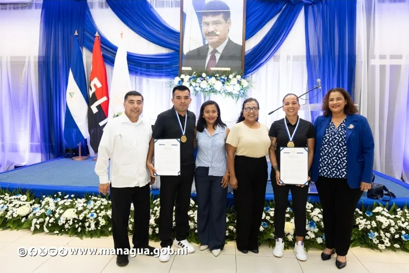 Alcaldía de Managua otorga la Orden Alexis Argüello a los árbitros FIFA Tatiana Guzmán y Henry Pupiro