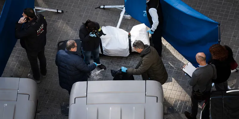 Macabro descubrimiento en España: Hallan cadáver oculto dentro de una nevera