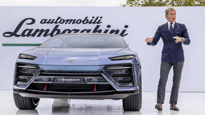 Stephan Winkelmann, CEO de Lamborghini, dice que cancelar su programa eléctrico “fue la decisión correcta”