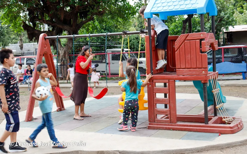 Alcaldía de Managua entrega cancha y parque a la niñez del barrio Leningrado