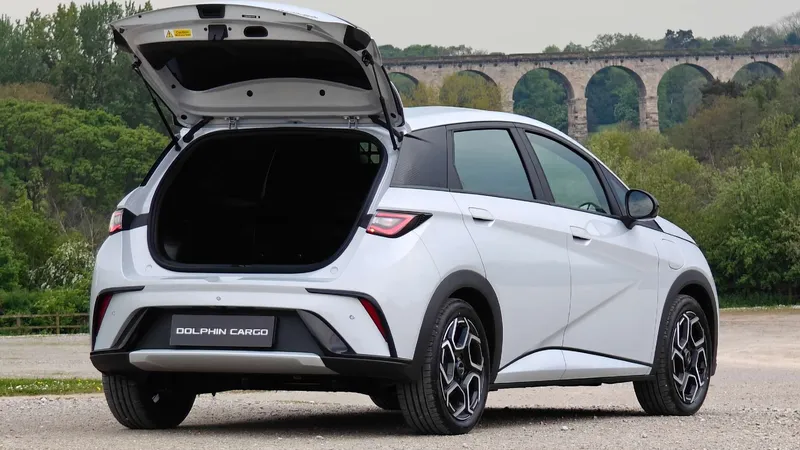BYD convierte uno de sus coches eléctricos más populares en un comercial con hasta 558 km de autonomía