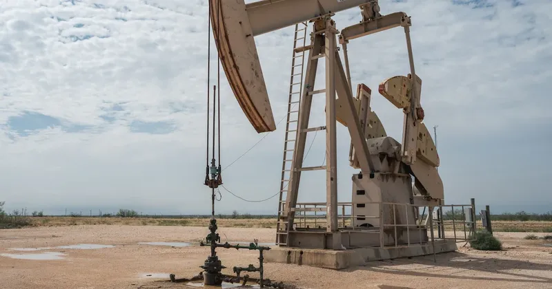 El petróleo cae ante nuevos contactos entre EE.UU. e Irán que reducen temores a interrupciones del suministro