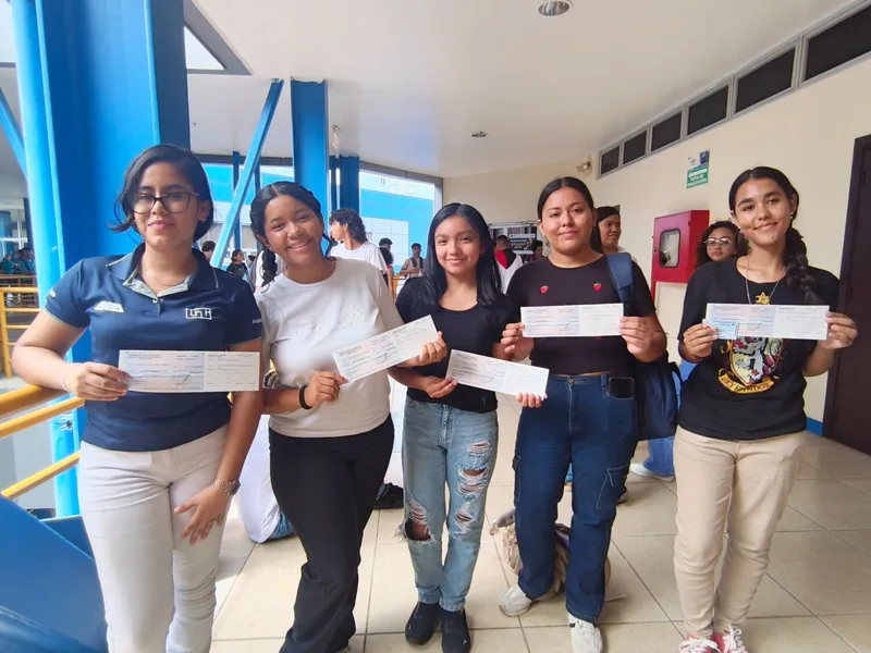 Universidades Pueblo Presidente han otorgado más de 55 mil becas