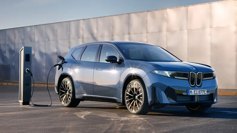 15 minutos de carga y 238 km de autopista: el nuevo ‘rompe récords’ eléctrico de BMW supera una prueba clave