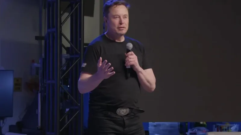 Elon Musk anticipa un futuro sin empleos obligatorios y con ingresos universales elevados