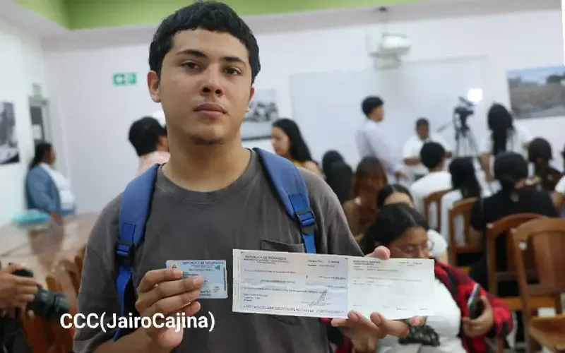 Becas Universitarias reconocen el esfuerzo y dedicación de los estudiantes