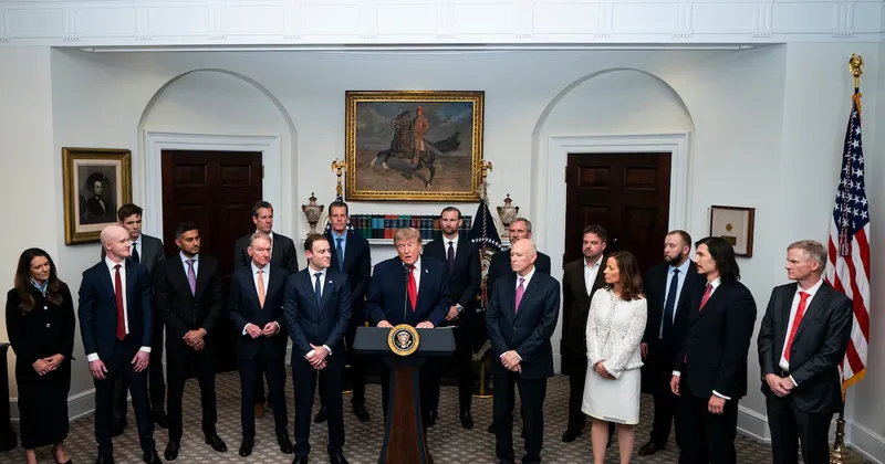 Trump impulsa ley cripto que agravaría el conflicto con los bancos por las stablecoins: los detalles