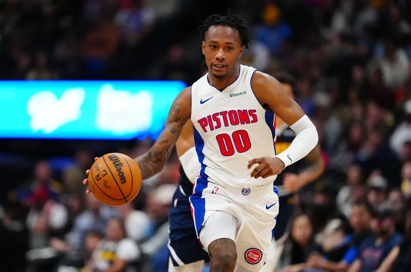 Los Pistons ejercen su opción sobre Ron Holland II