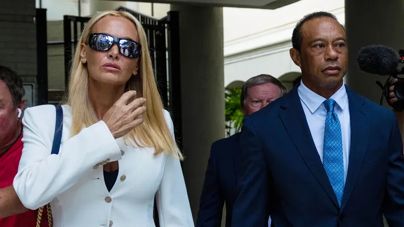 Apoyado por Vanessa Trump, Tiger Woods acude ante el juez por su incidente de tránsito y recibe un duro castigo