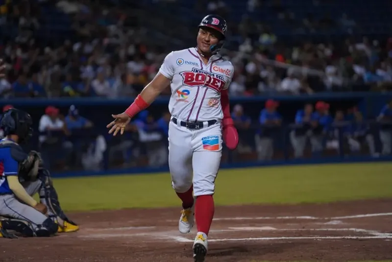 Dilmer ante Robleto en el tercero de la semifinal entre Bóer – Rivas
