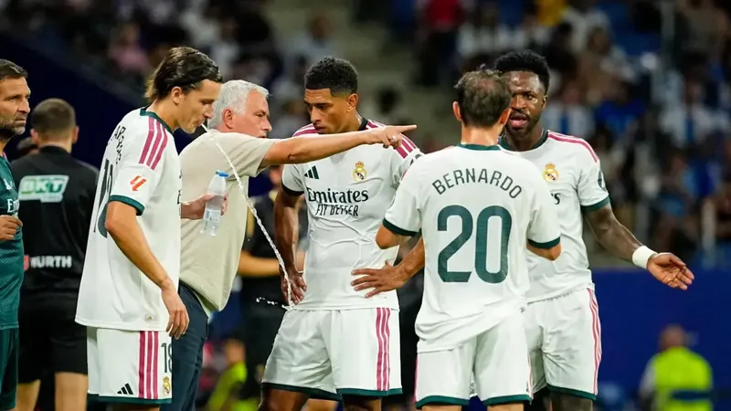 El nuevo Madrid de Mou se agarra al plan B