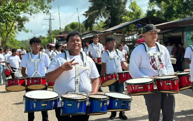 Waspam recibe Julio Victorioso con caminata, comparsas y derroche cultural