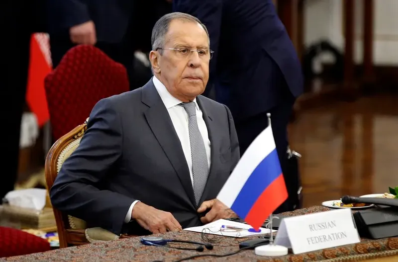 Lavrov: Nuevos ataques de EEUU contra Irán son una violación del memorando de entendimiento