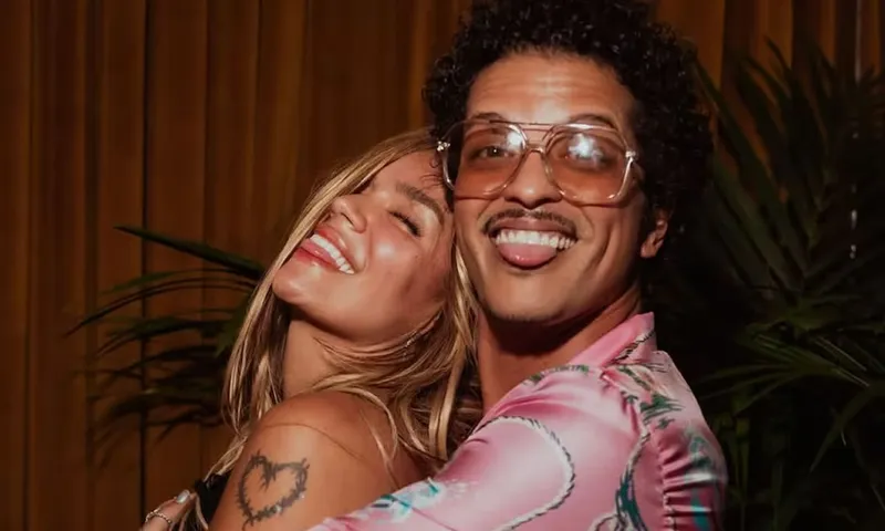 Crecen los rumores de romance entre Karol G y Bruno Mars