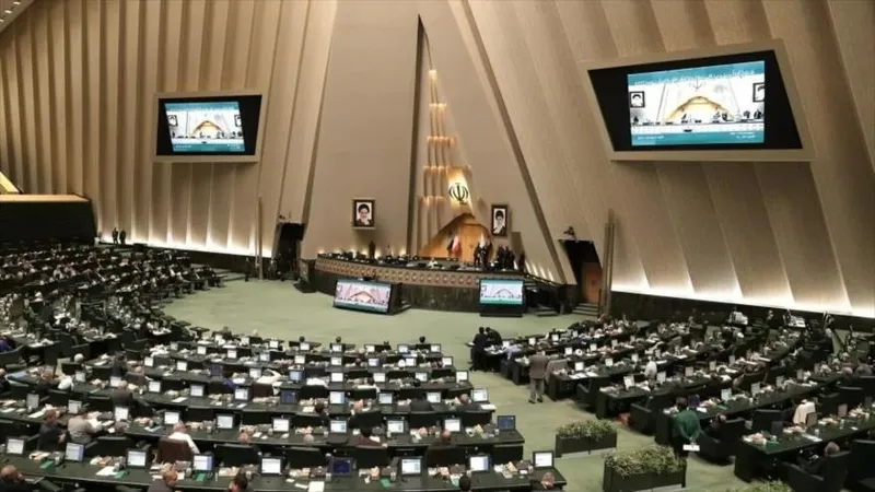 Diputados iraníes piden venganza a asesinos del Líder con nuevos misiles