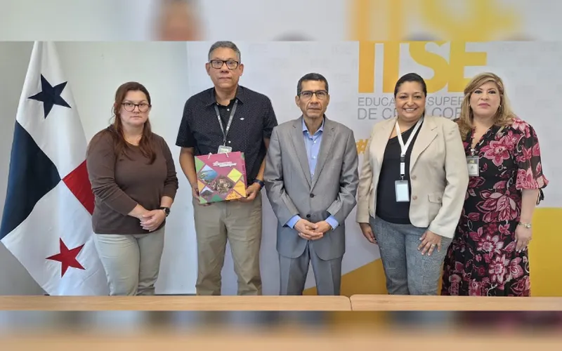 Con Centro Investigación, Innovación Educativa, Ciencia y Tecnología en Panamá