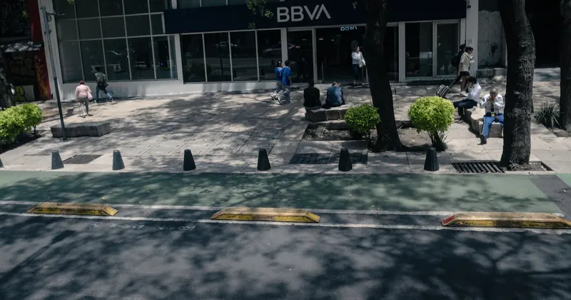 BBVA cambia el horario de más de 1.500 sucursales en México: cuándo empieza y qué pasa con los cajeros