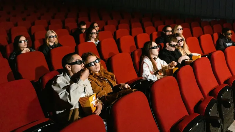 Cine por 2 euros y Bono Cultural Joven con hasta 400 euros directos: se confirma la ayuda que millones de personas estaban esperando