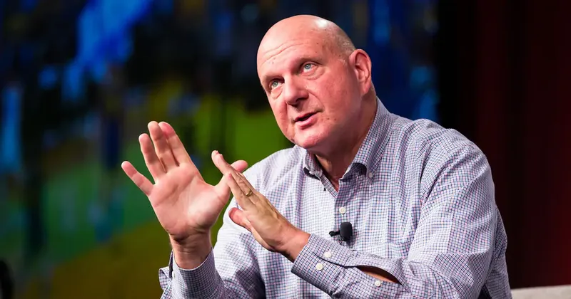 Steve Ballmer pasó de la gloria con Microsoft y XBOX a ser suspendido por la NBA tras violar las reglas de la liga