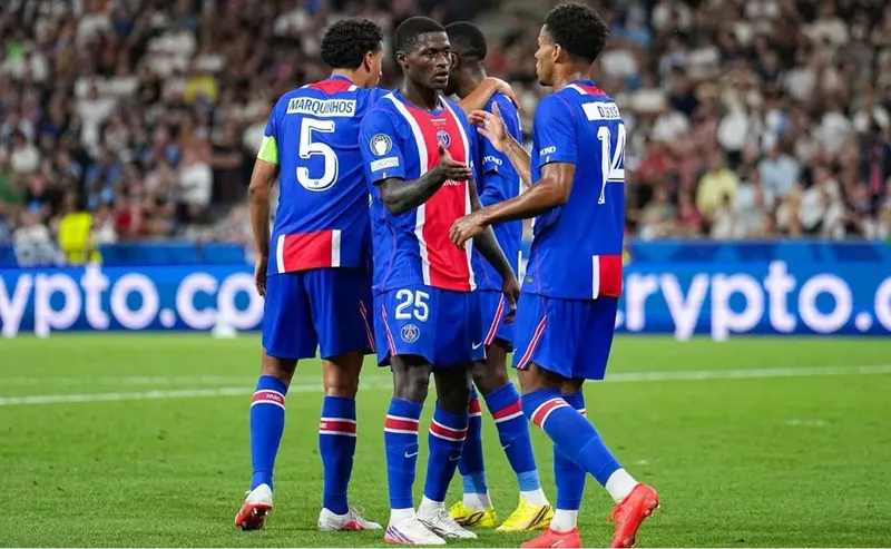 París Saint Germain gana Supercopa de Europa ante el Aston Villa