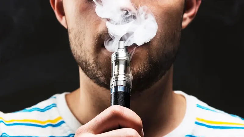 Dos años de vapeo dejan a un adolescente con daños pulmonares totales en Rusia