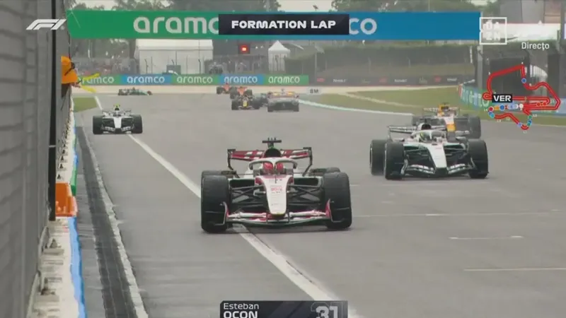 Lío en Sepang: varios F1 sufren un apagón en mojado antes de la salida del GP de Bahrein