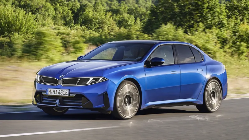 Hasta 912 km de autonomía y carga a 400 kW: BMW ha dado en el clavo sobre cómo revolucionar las berlinas premium