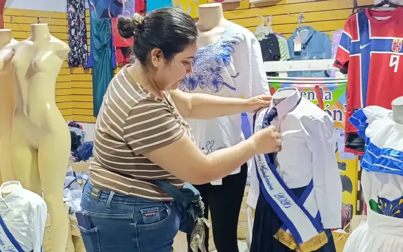 Mercado Iván Montenegro ofrece variedad de productos para lucir con identidad en desfiles escolares