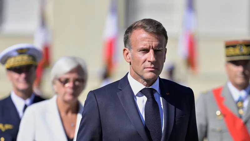 Macron denuncia los precios “insoportables” a los que se enfrentan los franceses al repostar