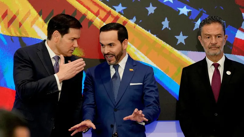 Cepeda acusa al Gobierno colombiano de ceder soberanía a EEUU bajo pretexto de "cooperación económica"