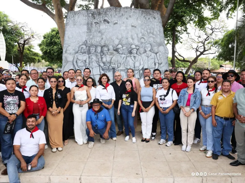 Comunicadores rinden homenaje al General Sandino