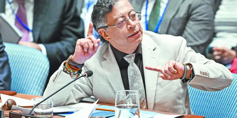 Petro se despide con último intento de reforma tributaria