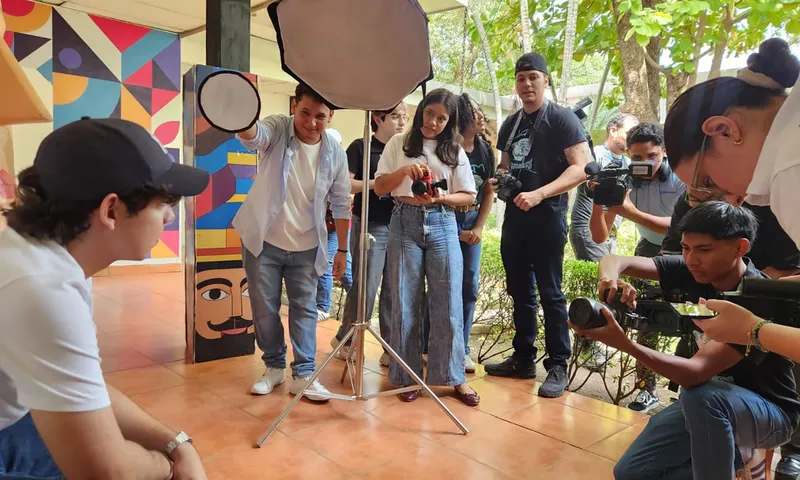 Jóvenes se capacitan en fotografía para promover el turismo nica