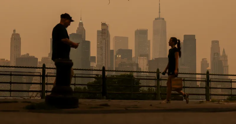 Humo de incendios en Canadá cubre Nueva York, Chicago y otras ciudades de EE.UU.