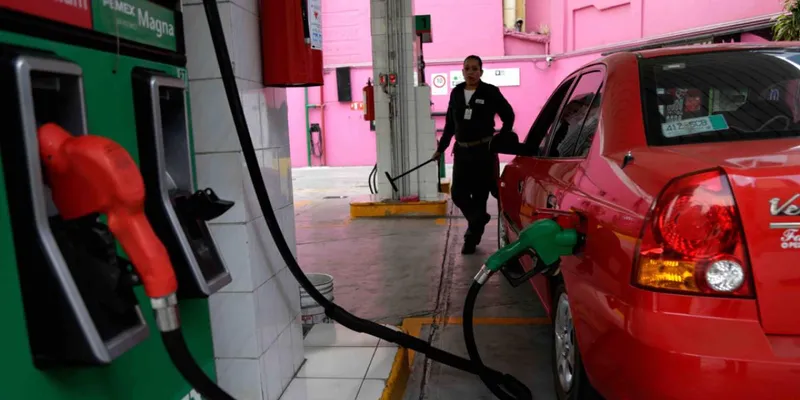 Hacienda aumenta subsidio al diésel pero recorta estímulos a gasolinas Magna y Premium