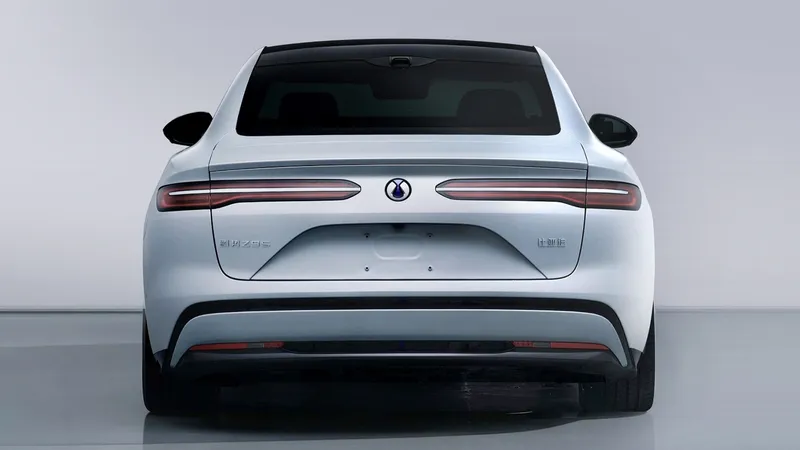 Apenas notarás sus novedades, pero el BYD eléctrico con más autonomía del mundo (más de 1.000 km) se pone al día
