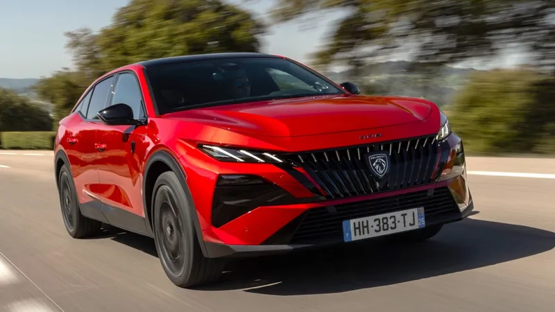 2,6 L/100 km y etiqueta CERO: probamos el nuevo Peugeot 408 que supera a cualquier SUV