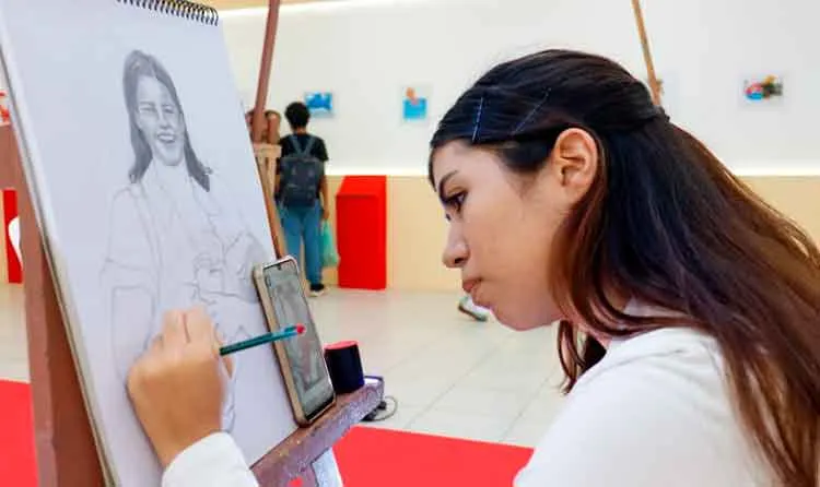 Talento artístico de niños y niñas en Expo “Colores de la Revolución”