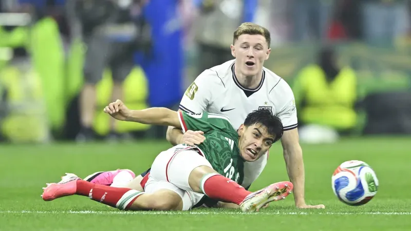 Gilberto Mora encaró a Inglaterra y jugó con personalidad