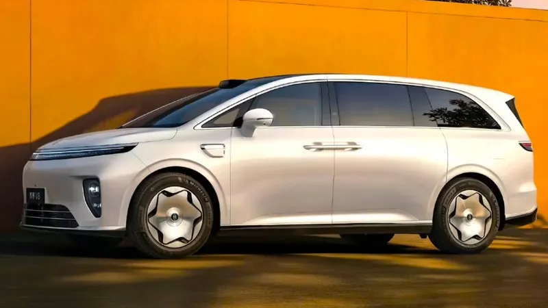 1.485 km y 7 plazas: así es el 'Mercedes Clase V' híbrido enchufable de Huawei